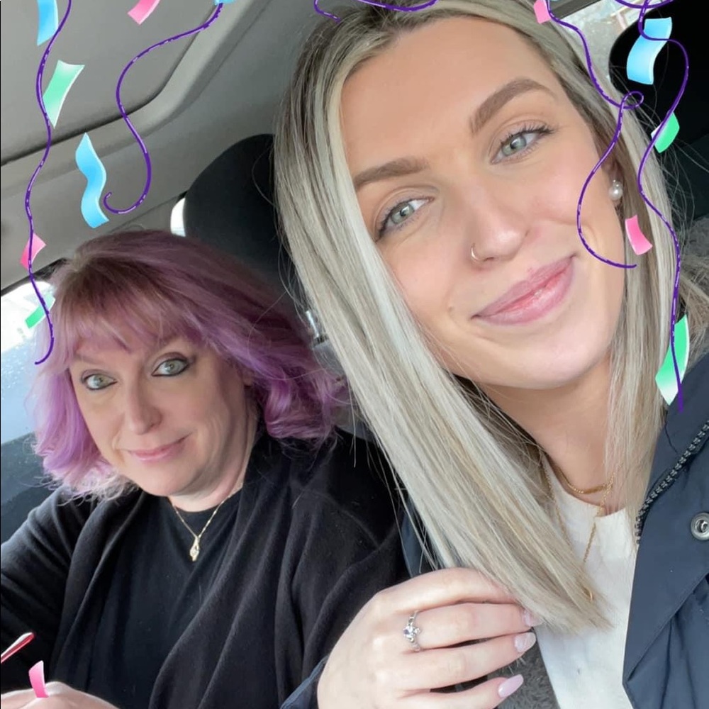 Meet your Poshers, Jody + Jenn! 🌟